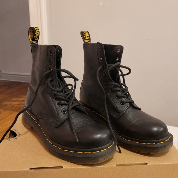 Women's soft leather Doc Marten boots - Picture 4 of 4